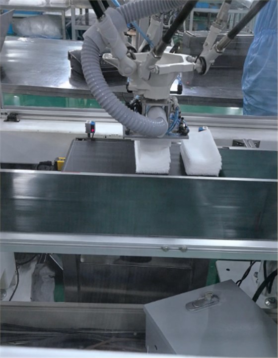 机械手抓取纱布